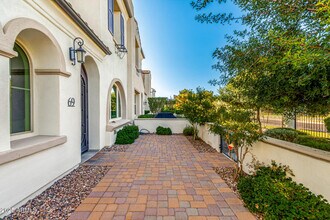 2477 W Market Pl in Chandler, AZ - Building Photo - Building Photo
