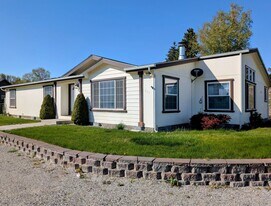 210 E Peters St in Wenatchee, WA - Building Photo