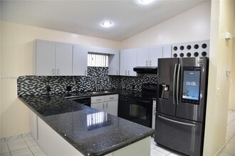 7333 W 29th Ln in Hialeah, FL - Building Photo - Building Photo