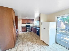 1906 N Breckon Dr in Hobbs, NM - Building Photo - Building Photo