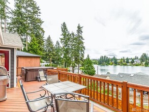 3728 Serene Way in Lynnwood, WA - Foto de edificio - Building Photo