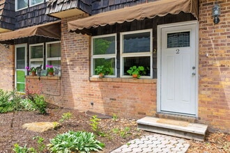 215 Oakview Dr, Unit 2 in Ligonier, PA - Foto de edificio - Building Photo