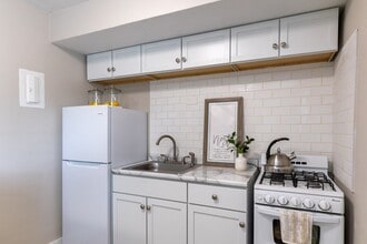 Highland Park Apartments (DSM) in Des Moines, IA - Building Photo - Interior Photo