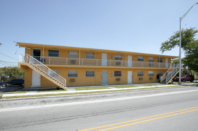 93 W 27th St in Hialeah, FL - Building Photo - Building Photo