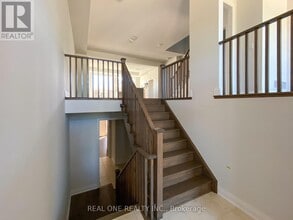 1490 Yellow Rose Cir in Oakville, ON - Building Photo - Building Photo