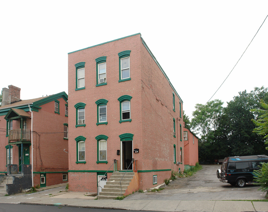 62 N Bridge St in Poughkeepsie, NY - Building Photo