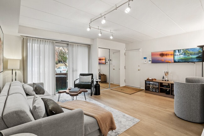 Park Place One Apartments in Philadelphia, PA - Foto de edificio - Building Photo