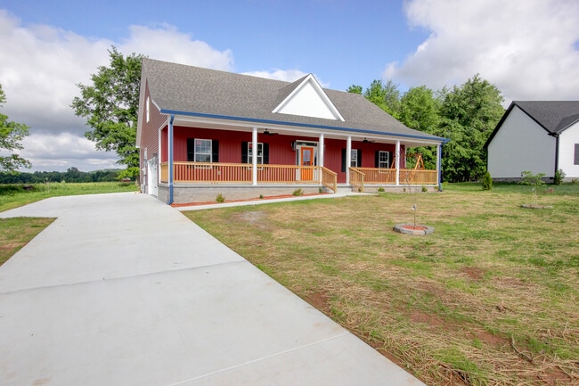 135 Riverbend Dr in Elkton, KY - Building Photo - Building Photo