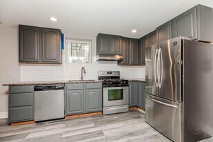 2200 N Kenneth Ave, Unit #G in Chicago, IL - Building Photo