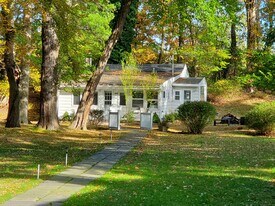 44 Roseville Rd in Westport, CT - Building Photo