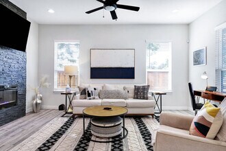 1214 Hays St in San Antonio, TX - Building Photo - Building Photo