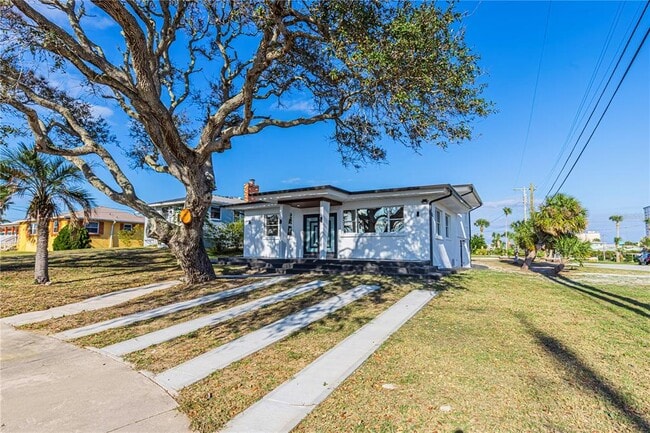 2061 S Peninsula Dr in Daytona Beach, FL - Foto de edificio - Building Photo