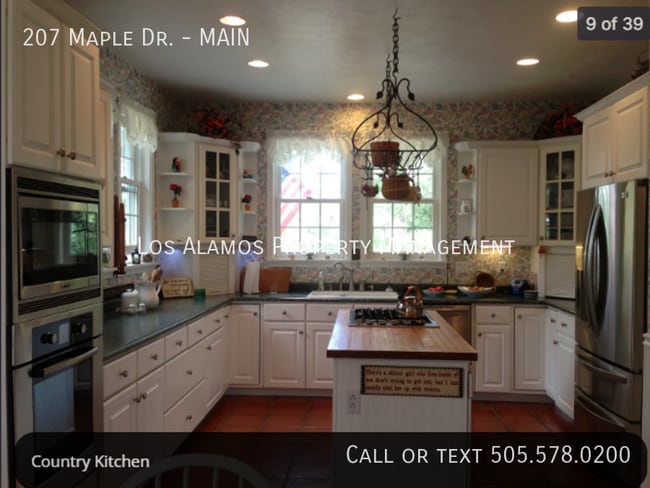 207 Maple Dr in Los Alamos, NM - Building Photo - Building Photo