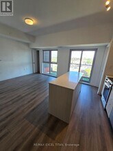 2433 Dufferin St in Toronto, ON - Building Photo - Building Photo
