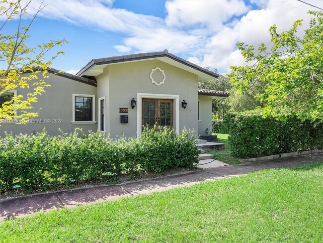 1500 Biarritz Dr in Miami Beach, FL - Building Photo - Building Photo