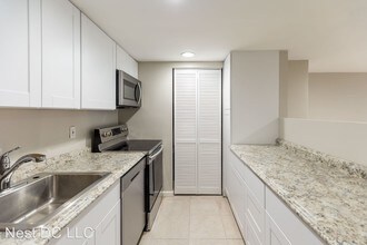 122 Thomas St NW in Washington, DC - Foto de edificio - Building Photo