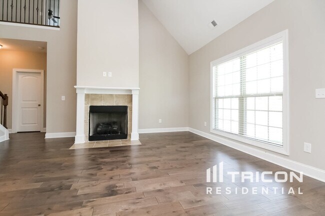 2026 Sunflower Dr in Spring Hill, TN - Foto de edificio - Building Photo