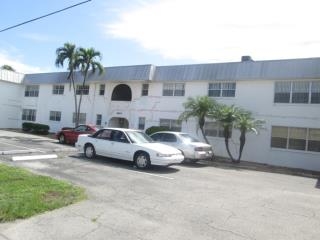 4963 Viceroy St in Cape Coral, FL - Foto de edificio