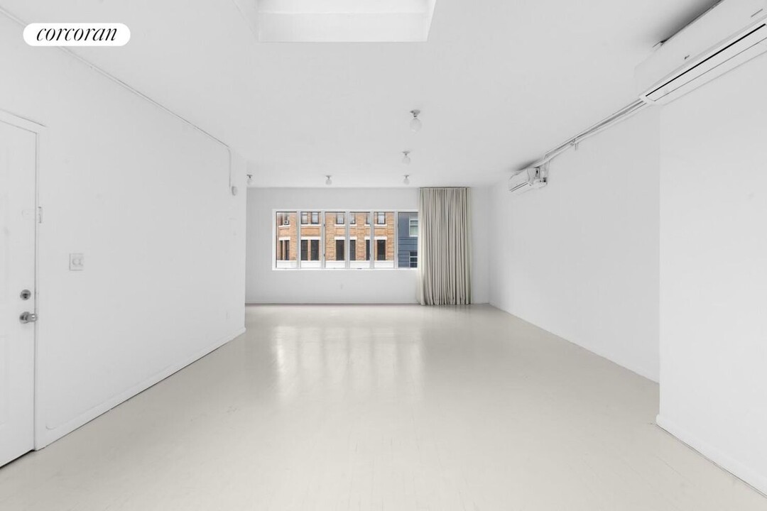 81 Broadway in Brooklyn, NY - Building Photo
