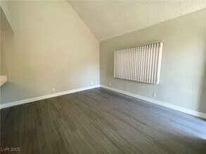 5187 Garden Ln in Las Vegas, NV - Building Photo - Building Photo