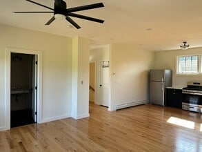 100 Stark Hwy S in Dunbarton, NH - Building Photo - Building Photo