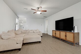 25452 Northpark Lake Dr in Porter, TX - Building Photo - Building Photo