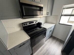 628 SW 21st Ave in Miami, FL - Foto de edificio - Building Photo