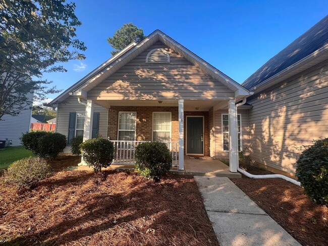 108 Newbern Way in Simpsonville, SC - Building Photo - Building Photo