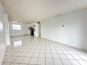 14195 SW 87th St in Miami, FL - Building Photo - Building Photo