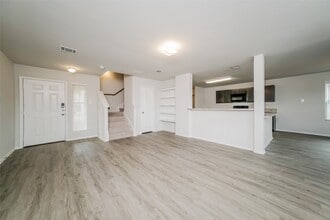 206 Mouflon Dr in Huntsville, TX - Building Photo - Building Photo
