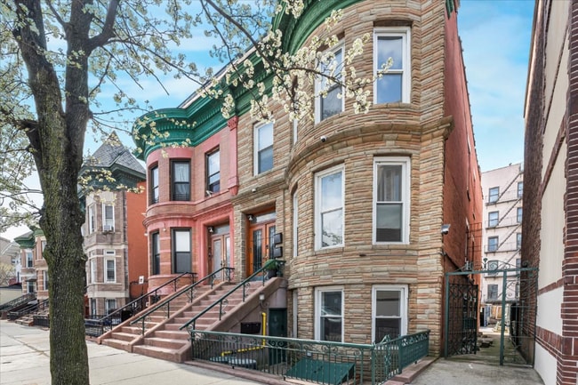 952 E 156th St in Bronx, NY - Building Photo - Building Photo