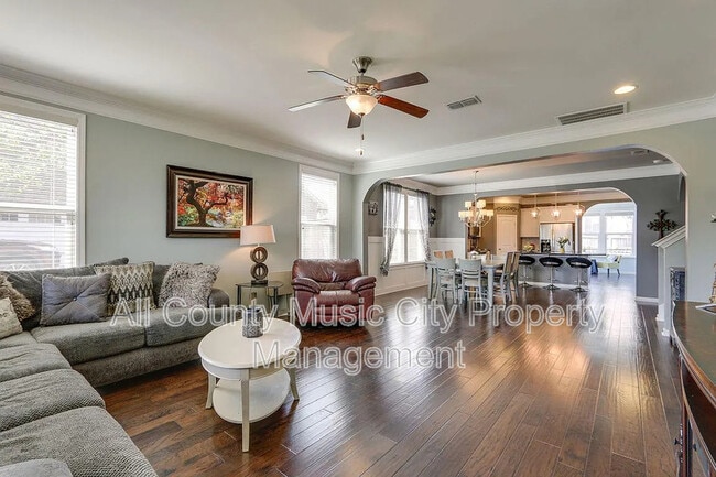 1055 Harvey Springs Dr in Spring Hill, TN - Building Photo - Building Photo