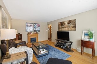 5363 N Mont Clare Ave in Chicago, IL - Building Photo - Building Photo