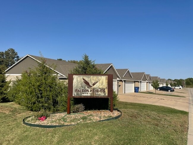 5326 N Hillside St in Wichita, KS - Building Photo - Building Photo