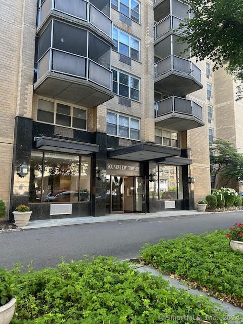 50 Glenbrook Rd in Stamford, CT - Building Photo