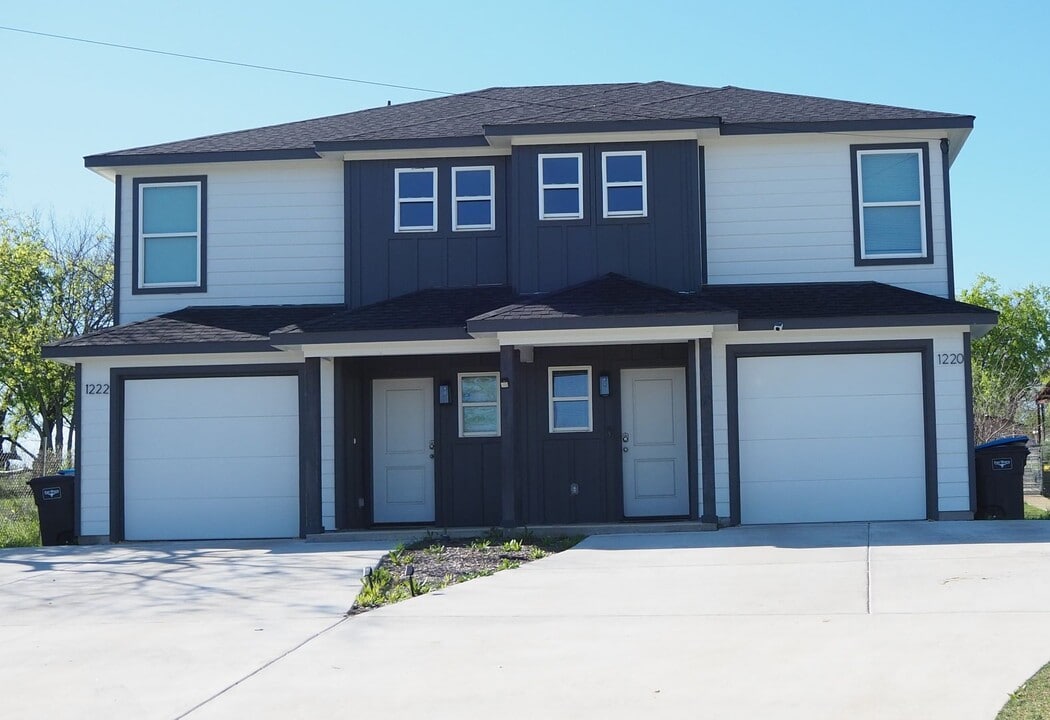 1220 Elva Warren St in Fort Worth, TX - Building Photo