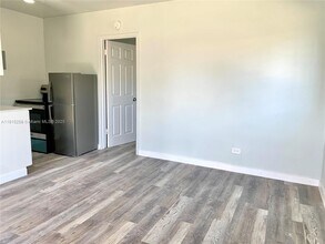 2901 NW 18th St in Fort Lauderdale, FL - Foto de edificio - Building Photo