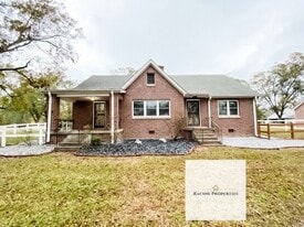 101 Jacobs Hwy in Clinton, SC - Building Photo