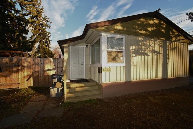 property at 1944 Hemlock St