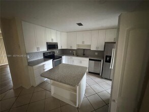 9060 NW 45th Ct in Sunrise, FL - Building Photo - Building Photo