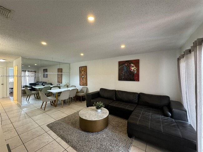 4768 NW 114th Ave in Doral, FL - Building Photo - Building Photo
