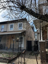 4816 Darrah St in Philadelphia, PA - Building Photo - Building Photo