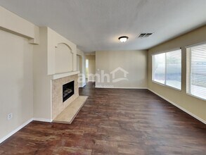 518 Drift Stone Ave in Las Vegas, NV - Building Photo - Building Photo