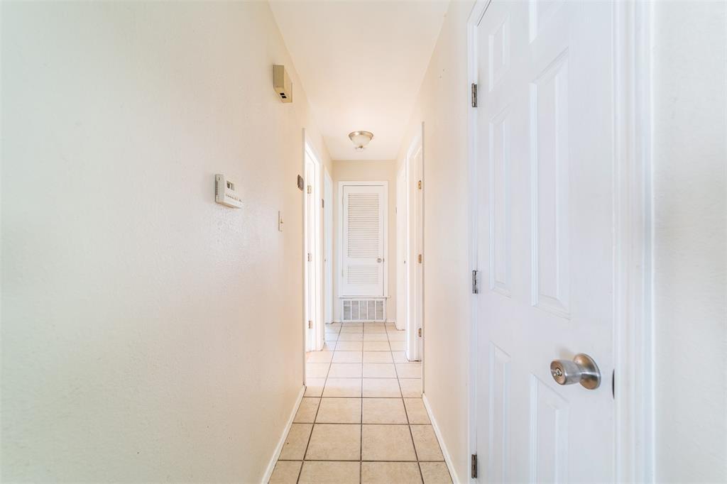 1738 Rutland Dr in Austin, TX - Building Photo