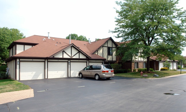 Deerpath Manor in Palatine, IL - Foto de edificio - Building Photo