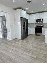 695 NE 80th St in Miami, FL - Building Photo - Building Photo
