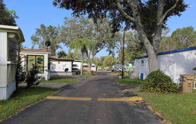 Town And Country in Orlando, FL - Foto de edificio - Building Photo