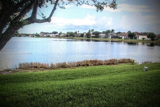 959 Falling Water Rd in Weston, FL - Building Photo - Building Photo