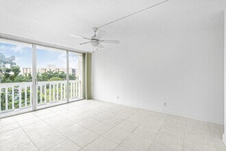 7081 Environ Blvd, Unit 439 in Lauderhill, FL - Building Photo - Building Photo