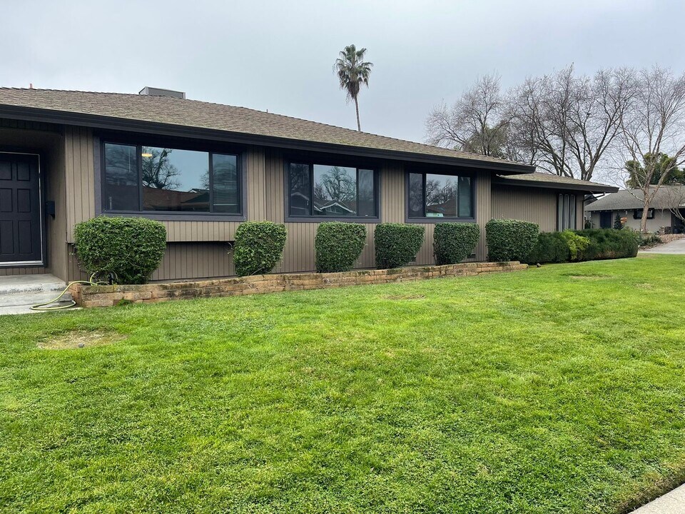 690 Clipper Way in Sacramento, CA - Building Photo